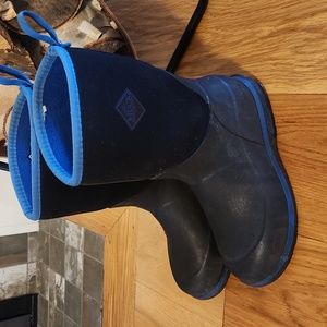 Boys Muck Boots size 3